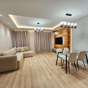 Miku Apartment-modern 2bedroom In Prime Location Appartamento